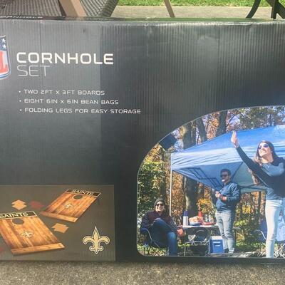 NEW Saints Cornhole Board & Bean Bag toss set
