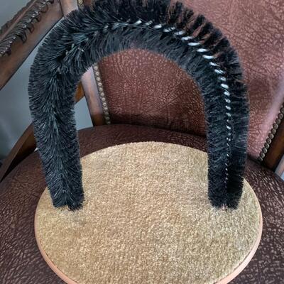 Cat scratcher & grooming brush (Like-New)