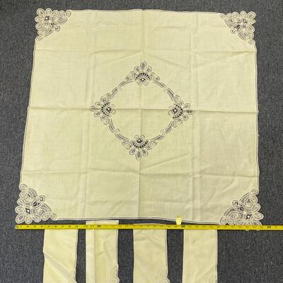 Sq tablecloth and 4 napkins