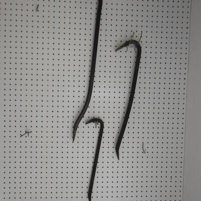 Grouping of crowbars