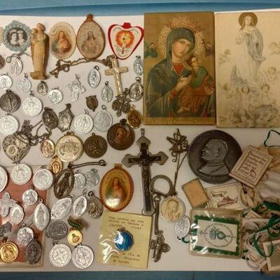 https://www.ebay.com/itm/125415616575	ORL3094 VINTAGE LOT OF CATHOLIC CROSSES, MEDALS, & OTHER RELIGIOUS ITEMS 		Auction
