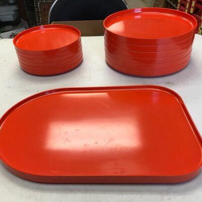 https://www.ebay.com/itm/115463744890	PO7003 Vintage Massimo Vignelli Heller Orange Plate Set Made in Italy 13 pc		Auction
