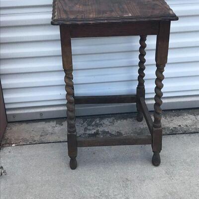 https://www.ebay.com/itm/115470119467	JF7011 Dark Wooden End Table w/ Spiral Legs LOCAL PICKUP		BIN	25.99
