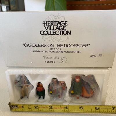 Department 56 ~ Carolers on the Doorstep
