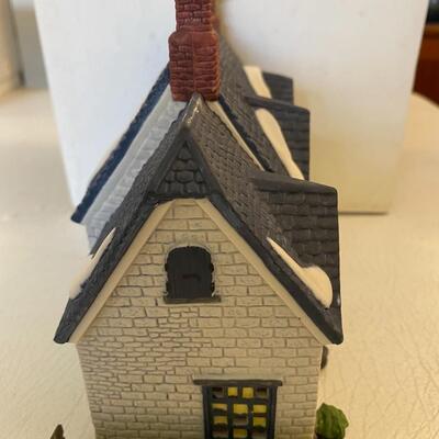 Department 56~ Oliver Twistâ€ BROWNLOW HOUSEâ€