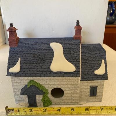 Department 56~ Oliver Twistâ€ BROWNLOW HOUSEâ€