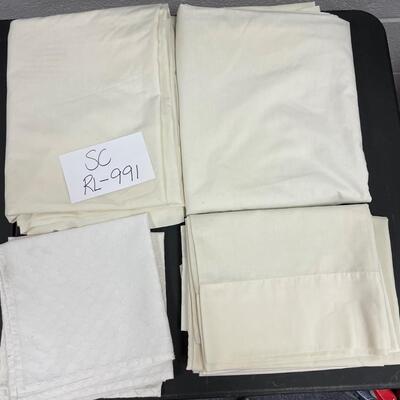 2 flat sheets and 4 pillowcases