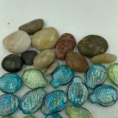 Polished rocks and decorative fish rocks