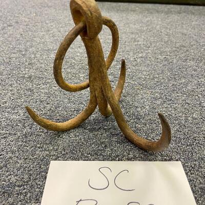Triple hook & truth tellerâ€™s scale