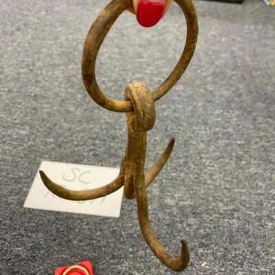 Triple hook & truth tellerâ€™s scale
