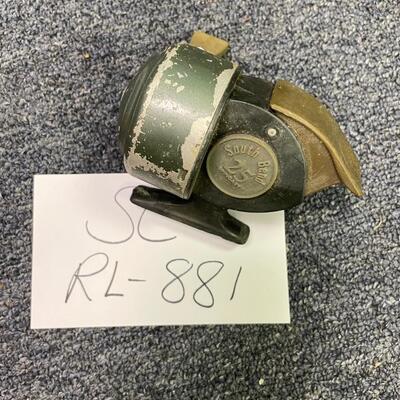 Vintage South Bend 25 spin cast reel