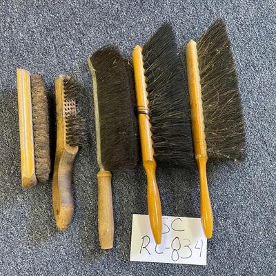 Asst of brushes