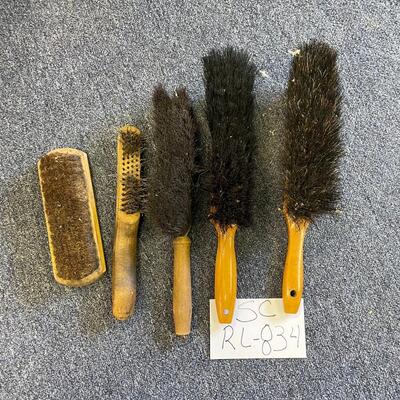 Asst of brushes