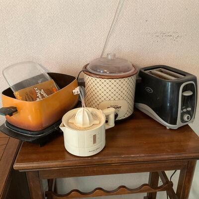 Toaster, juicer, crock pot & slo-cooker