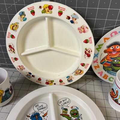 Vintage Sesame Street And Holly Hobby Dishes 