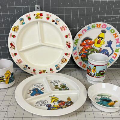 Vintage Sesame Street And Holly Hobby Dishes 