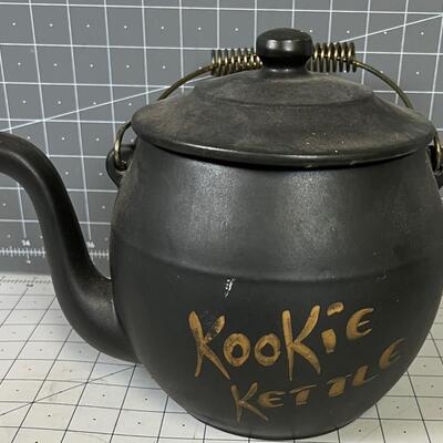McCoy Kookie Kettle Jar
