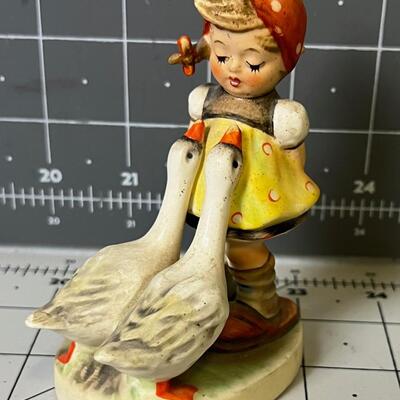 Hummel Figurine, Girl With Geese 