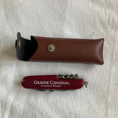 Grand Canadian pocket knife
