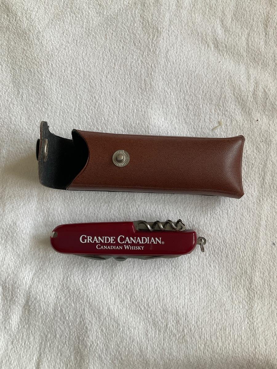 Grand Canadian pocket knife