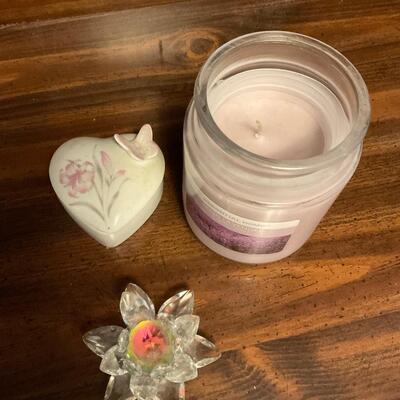 Glass flower & heart decor with candle