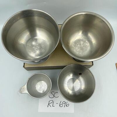 Set of 3 stainless steel bowl& Ekco 1 cup