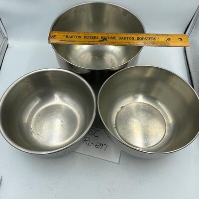 Set of 3 stainless steel bowl& Ekco 1 cup