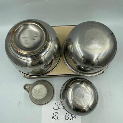 Set of 3 stainless steel bowl& Ekco 1 cup