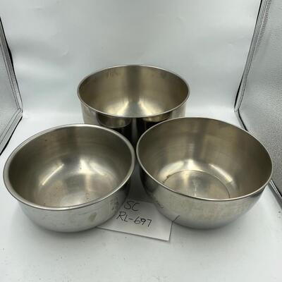 Set of 3 stainless steel bowl& Ekco 1 cup