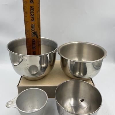 Set of 3 stainless steel bowl& Ekco 1 cup