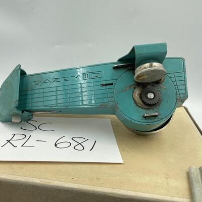 Daley D can opener w/ wall mount