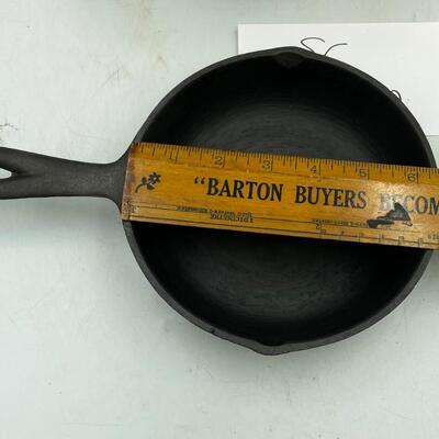 2 small cast iron skillits