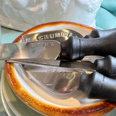 White ware Spanish Handcrafted  flower or candle dishes, set of new Cheese  knives, Snack plates