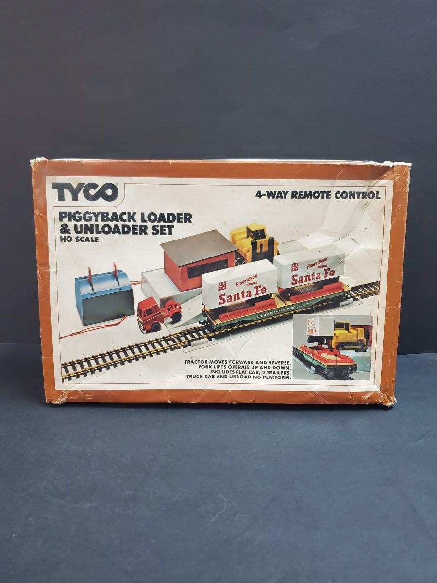 LOT 62G: Vintage TYCO Train Set Piggyback Loader and Unloader ...