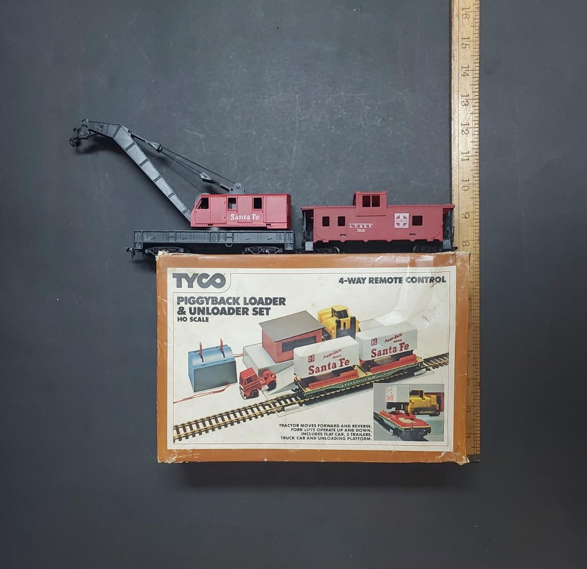 LOT 62G: Vintage TYCO Train Set Piggyback Loader and Unloader ...