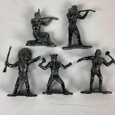 5218 Indians & Cowboys True Life-Me of the West Series Metal Miniatures & Other Vintage Items