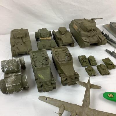 5220 Antique/Vintage Tank & Battleships Figure Toys