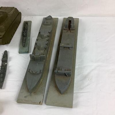 5220 Antique/Vintage Tank & Battleships Figure Toys