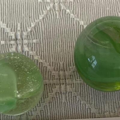 Green cat eyes with bubbles