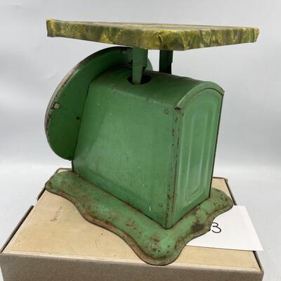 Vintage kitchen scale