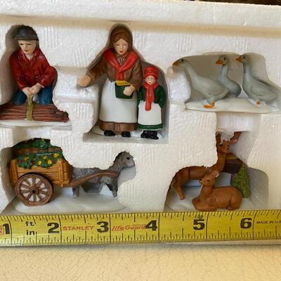 Department 56~ Heritage Village Farm Set