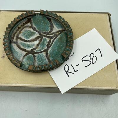 Pottery ash tray