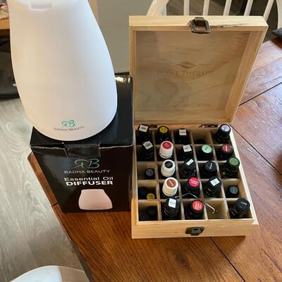 Radah Beauty oil diffuser with essential oil lot