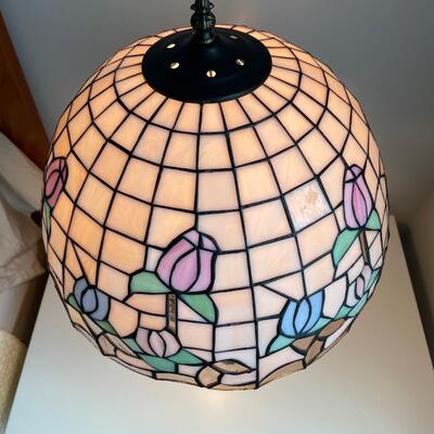 Tiffany Style Table Lamp w/ Roses