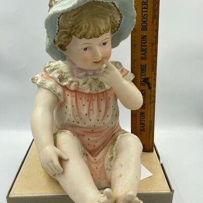 Vintage baby girl w/ bonnet