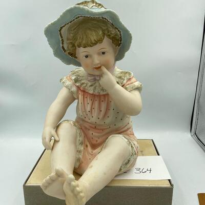 Vintage baby girl w/ bonnet