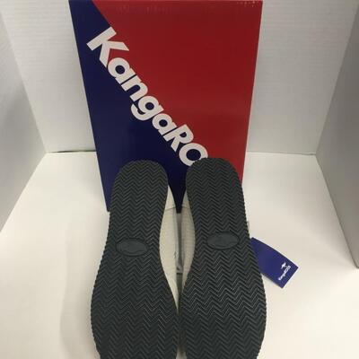 Kangaroos tennis shoes - New size 8