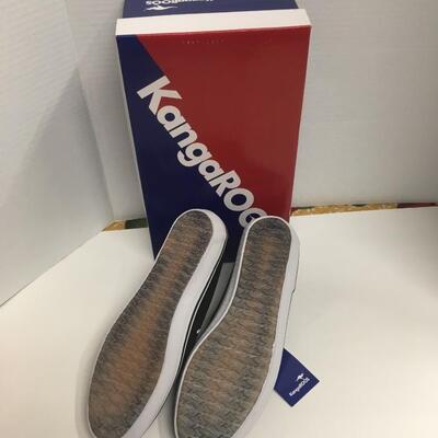 Kangaroos tennis shoes - New size 8 - black