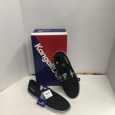 Kangaroos tennis shoes - New size 8 - black