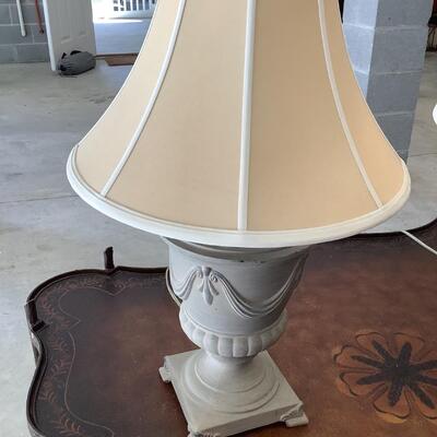 2 decorative lamps with metal bases